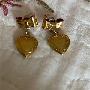 🌸Gold filigree engraved earrings!